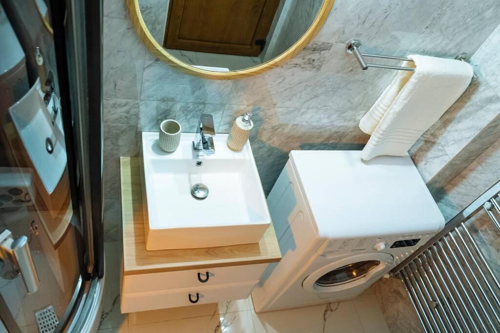 Studio With Private Terrace Next To Cismigiu Букурещ Екстериор снимка