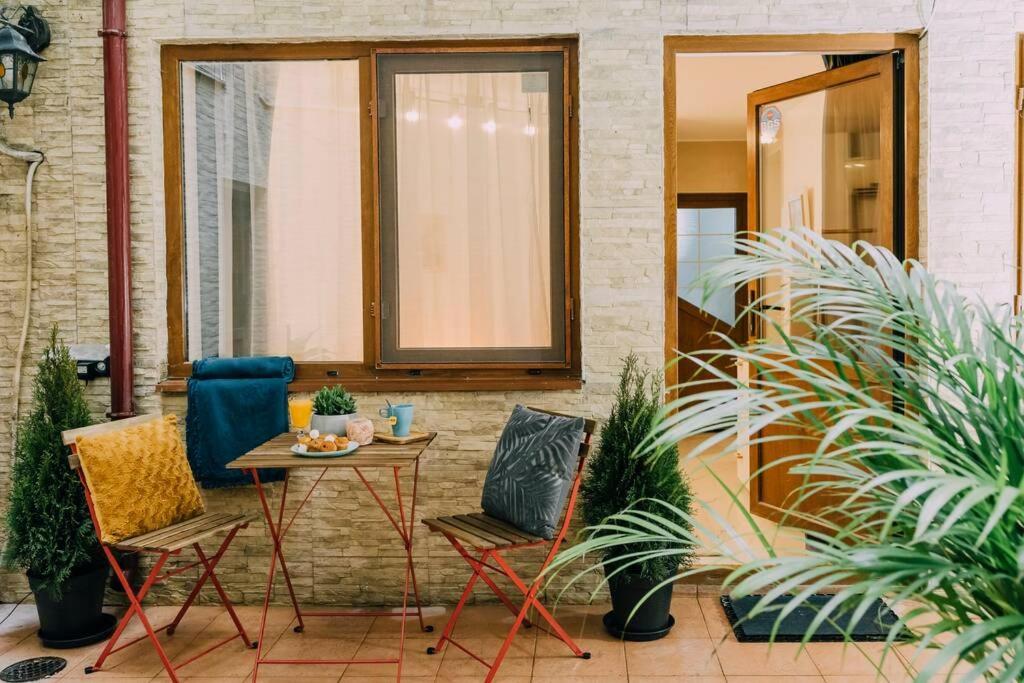Studio With Private Terrace Next To Cismigiu Букурещ Екстериор снимка