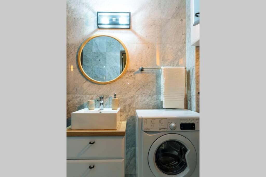 Studio With Private Terrace Next To Cismigiu Букурещ Екстериор снимка